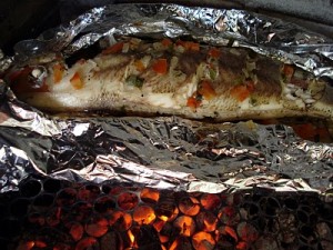 peixe assado na churrasqueira