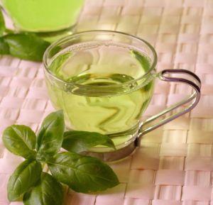 Chá de ervas verdes.